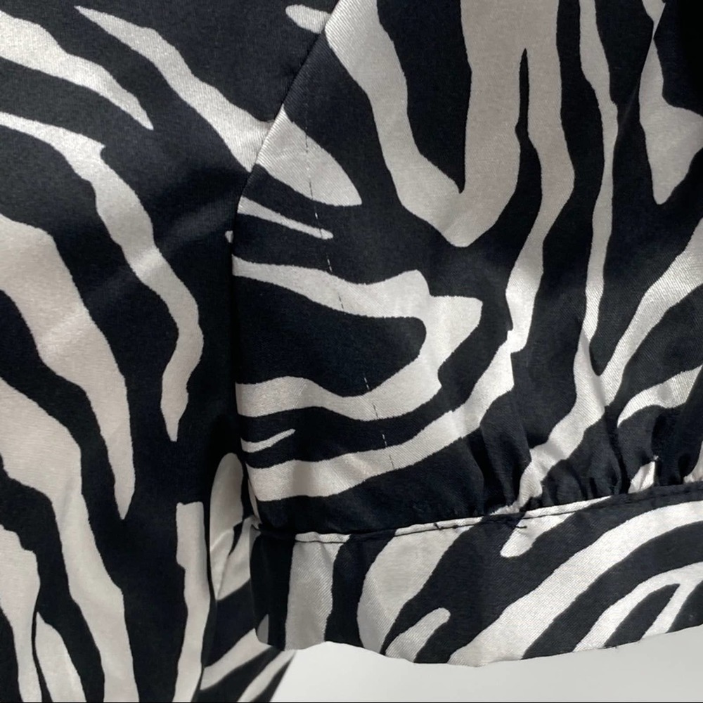 Guess Jeans Zebra Print Silky Short Sleeve Button Front Ruched Collared Blouse - Picture 13 of 14